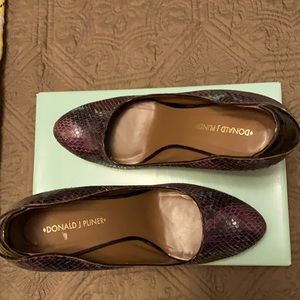 Donald Pliner, snake pump, size 10